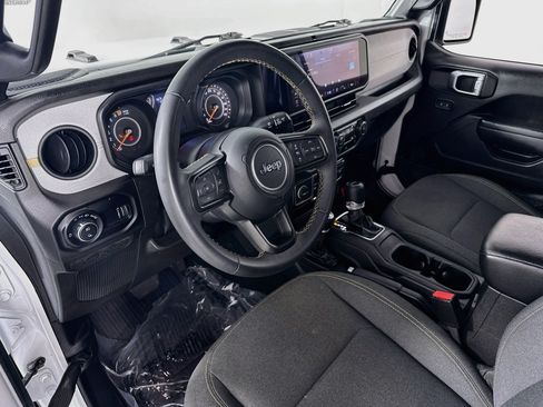 Used 2024 Jeep Gladiator Sport AWD/4WD image 9