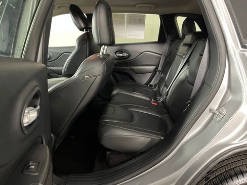 Used 2016 Jeep Cherokee Limited image 13