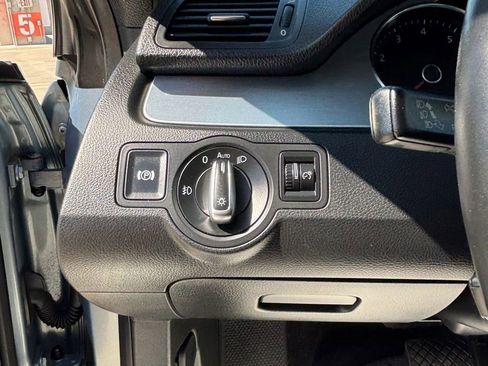 Used 2009 Volkswagen CC VR6 Sport FWD image 10