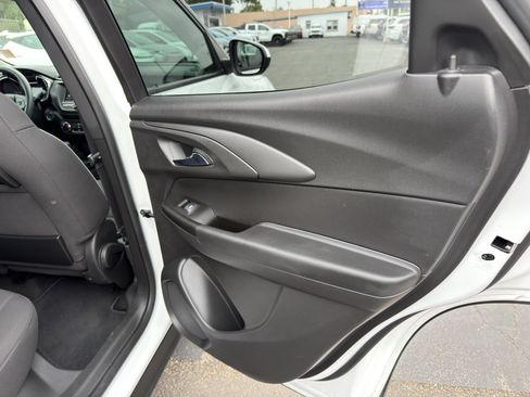 Used 2023 Chevrolet TrailBlazer LT FWD image 13
