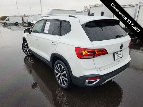 Used 2024 Volkswagen Taos SE image 5