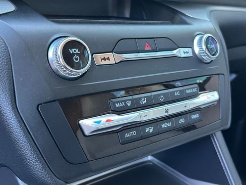 Used 2020 Ford Explorer XLT image 20