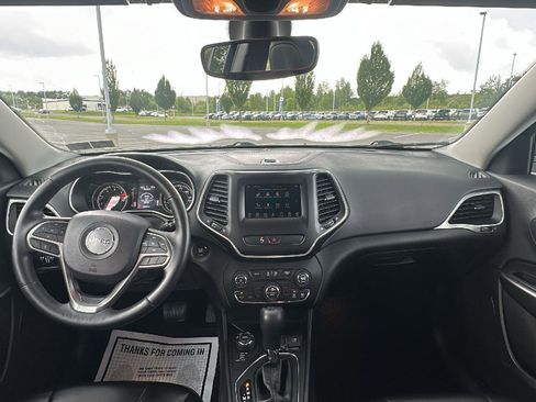 Used 2019 Jeep Cherokee Latitude Plus w/ Comfort/Convenience Group image 27