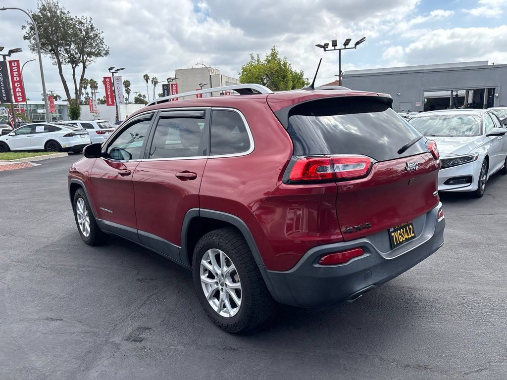 Used 2017 Jeep Cherokee Latitude FWD image 6