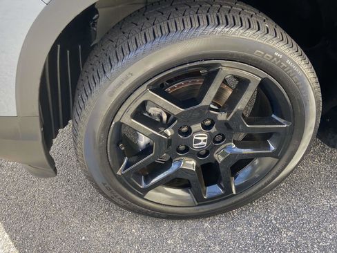 Certified 2024 Honda Passport Black Edition image 5