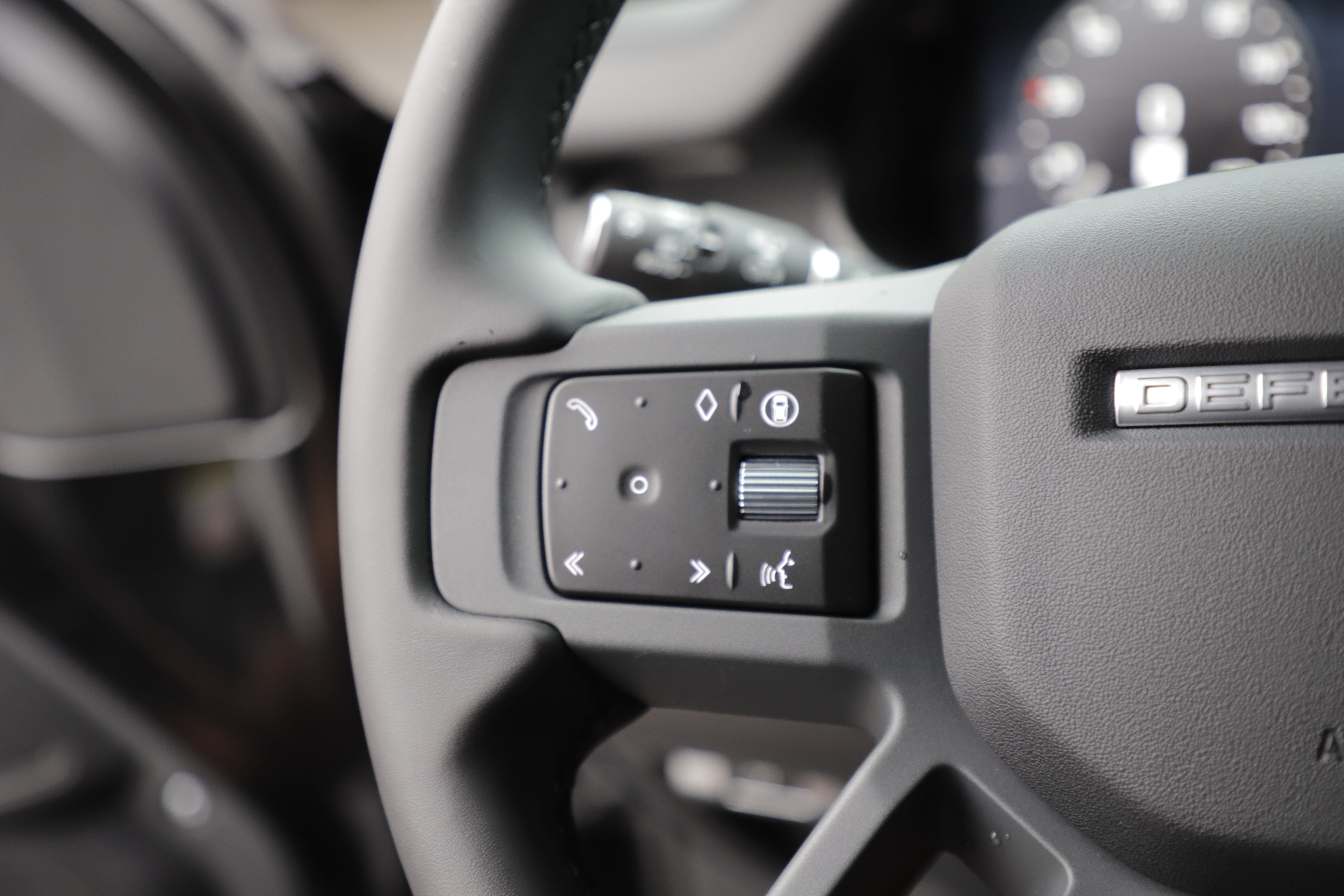 New 2026 Land Rover Defender 110 X-Dynamic SE AWD/4WD image 23