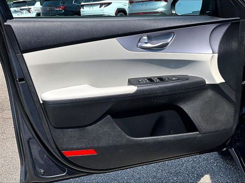 Used 2023 Kia Forte LXS w/ LXS Technology Package FWD image 9