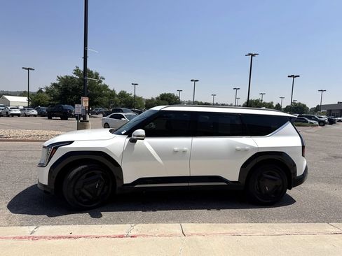 Used 2024 Kia EV9 Land AWD/4WD image 6