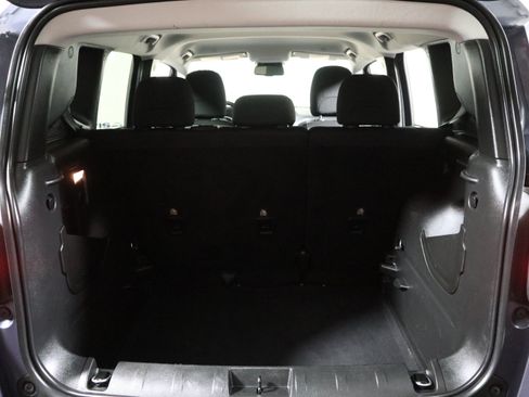 Used 2023 Jeep Renegade Latitude w/ Premium Group AWD/4WD image 8