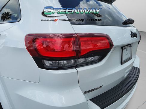 Used 2022 Jeep Grand Cherokee Laredo X RWD image 29
