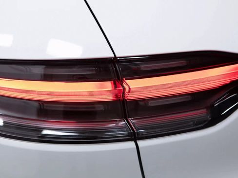 Certified 2025 Porsche Macan image 35