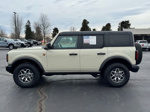 Used 2025 Ford Bronco Badlands image 28