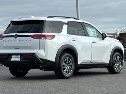 New 2025 Nissan Pathfinder SV image 4