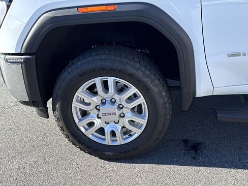 Used 2024 GMC Sierra 2500 SLT w/ SLT Convenience Package image 14