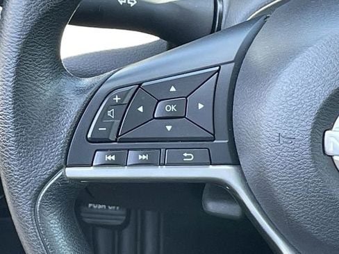 Used 2025 Nissan Altima 2.5 SV FWD image 12