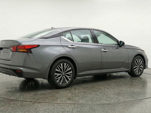 Used 2025 Nissan Altima 2.5 SV image 9