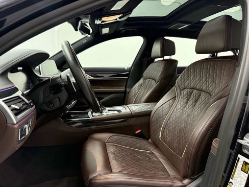 Used 2022 BMW 750i xDrive w/ Luxury Rear Seating Package image 15