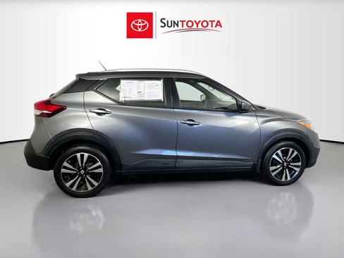 Used 2019 Nissan Kicks SV image 2