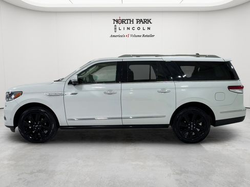 Used 2024 Lincoln Navigator L Reserve AWD/4WD image 2