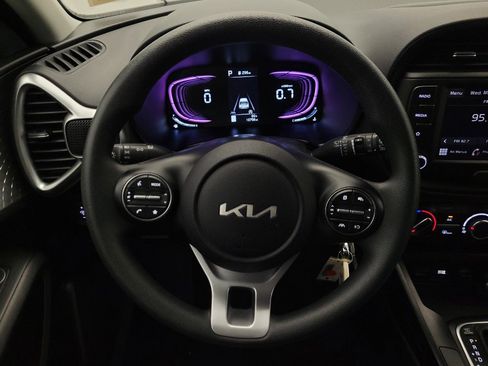 Used 2025 Kia Soul LX FWD image 22