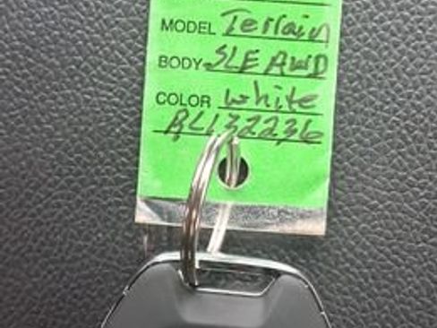 Used 2024 GMC Terrain SLE w/ Driver Convenience Package AWD/4WD image 15