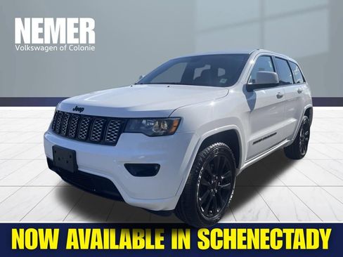 Used 2022 Jeep Grand Cherokee Laredo X AWD/4WD image 1