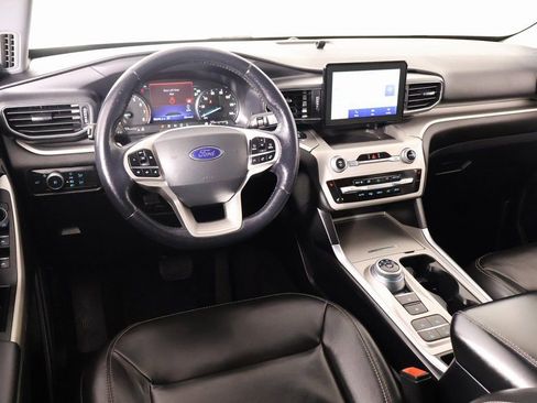 Used 2021 Ford Explorer XLT w/ Equipment Group 202A image 2