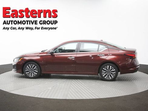 Used 2024 Nissan Altima 2.5 SV FWD image 59