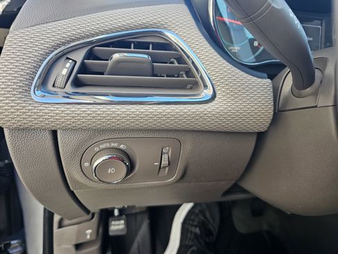 Used 2018 Chevrolet Cruze LT w/ Convenience Package image 25