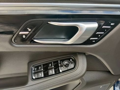 Used 2018 Porsche Macan AWD/4WD image 9
