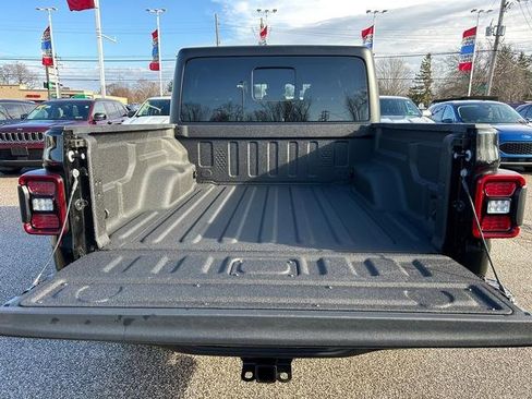 Used 2024 Jeep Gladiator Rubicon w/ Technology Group image 26