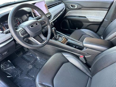 Used 2024 Jeep Compass Latitude AWD/4WD image 9