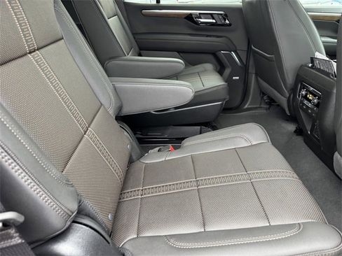 Used 2025 Chevrolet Tahoe High Country image 9