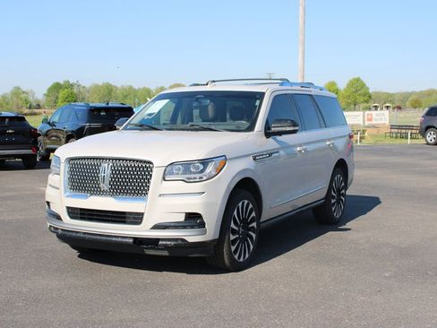 Used 2023 Lincoln Navigator Reserve RWD image 4