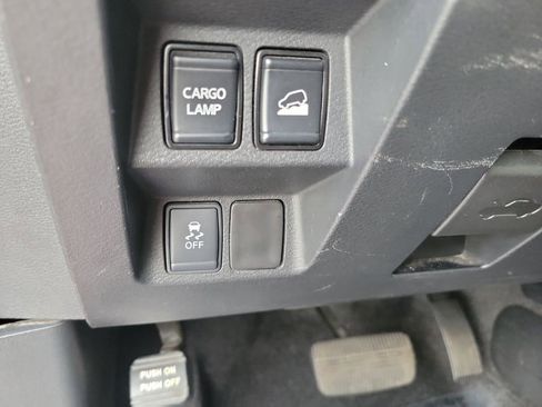 Used 2022 Nissan Frontier SV image 32