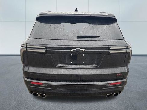 Used 2024 Chevrolet Traverse RS image 3