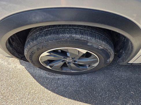Used 2025 Nissan Rogue SV FWD image 4
