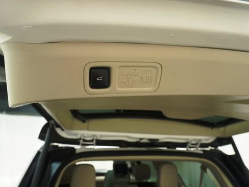 Used 2019 Lincoln Navigator L Reserve AWD/4WD image 9