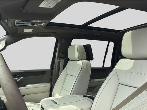 New 2026 GMC Yukon XL Denali w/ Denali Reserve Package image 17