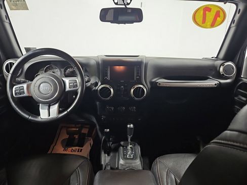 Used 2017 Jeep Wrangler Unlimited Rubicon AWD/4WD image 13