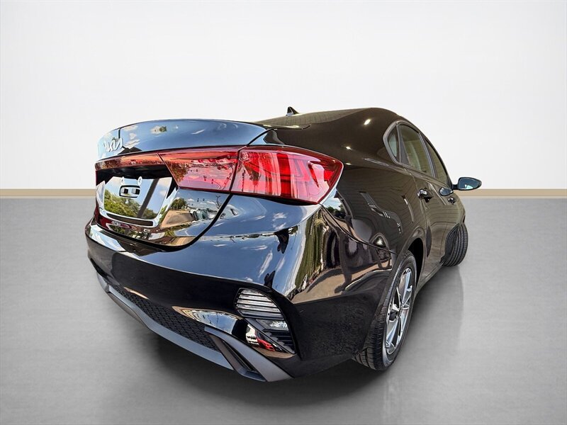 Used 2023 Kia Forte LXS FWD image 4