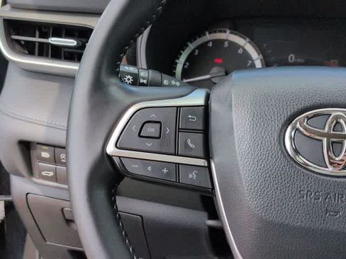 Used 2023 Toyota Highlander LE FWD image 23