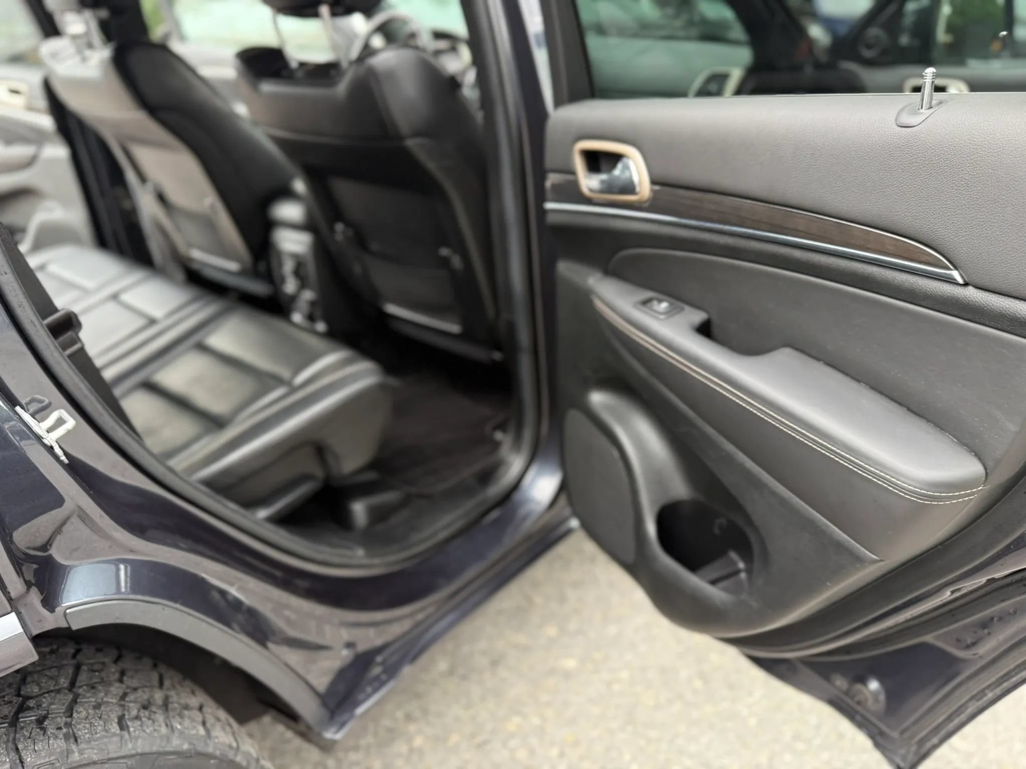 Used 2014 Jeep Grand Cherokee Overland AWD/4WD image 22