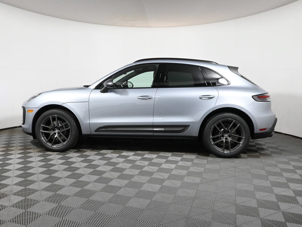 Used 2026 Porsche Macan AWD/4WD image 2