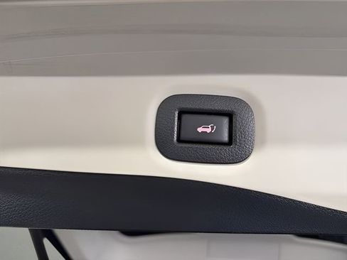 Used 2018 Nissan Rogue SL image 36