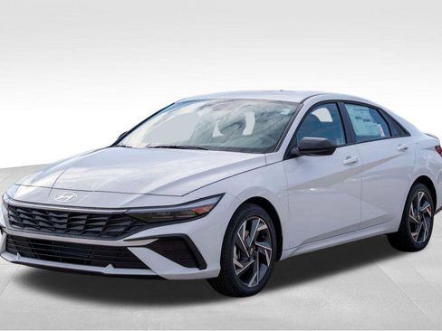 New 2025 Hyundai Elantra Sport image 3
