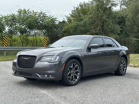 Used 2018 Chrysler 300 S image 3