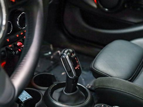 Used 2024 MINI Cooper 4-Door Hardtop w/ Signature Upholstery Package image 24