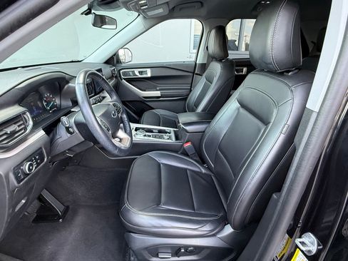 Used 2023 Ford Explorer XLT w/ Equipment Group 202A AWD/4WD image 13