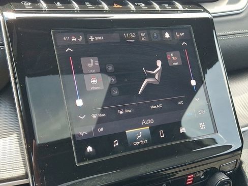 Certified 2025 Jeep Grand Cherokee Altitude AWD/4WD image 19